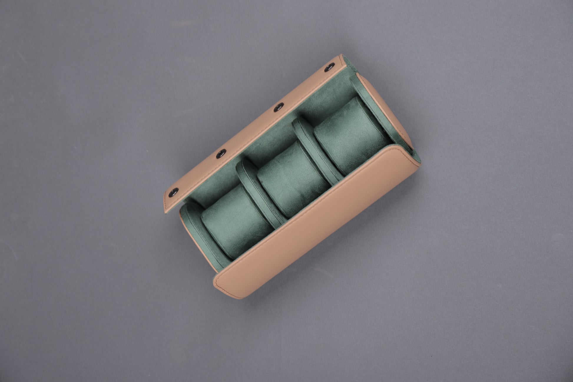 BEIGE EXTERIOR GREEN INTERIOR WATCH ROLL- 3 SLOT