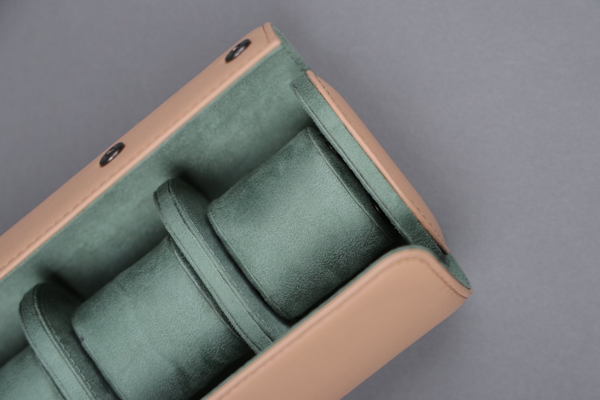 BEIGE EXTERIOR GREEN INTERIOR WATCH ROLL- 3 SLOT