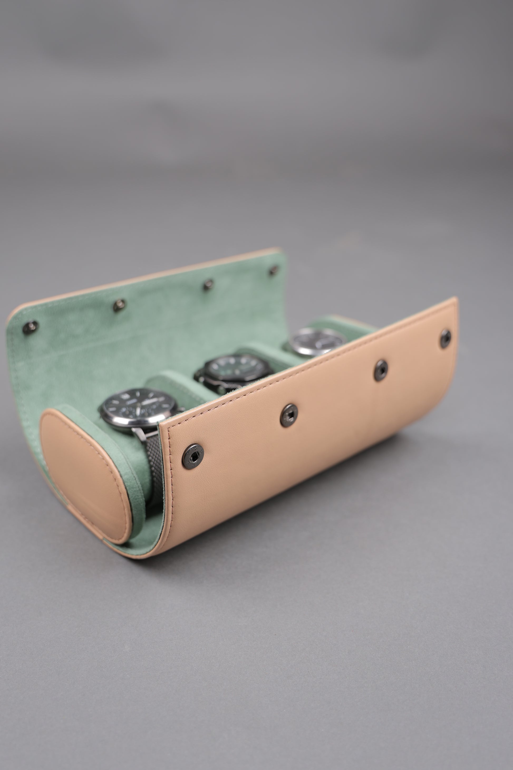 BEIGE EXTERIOR GREEN INTERIOR WATCH ROLL- 3 SLOT