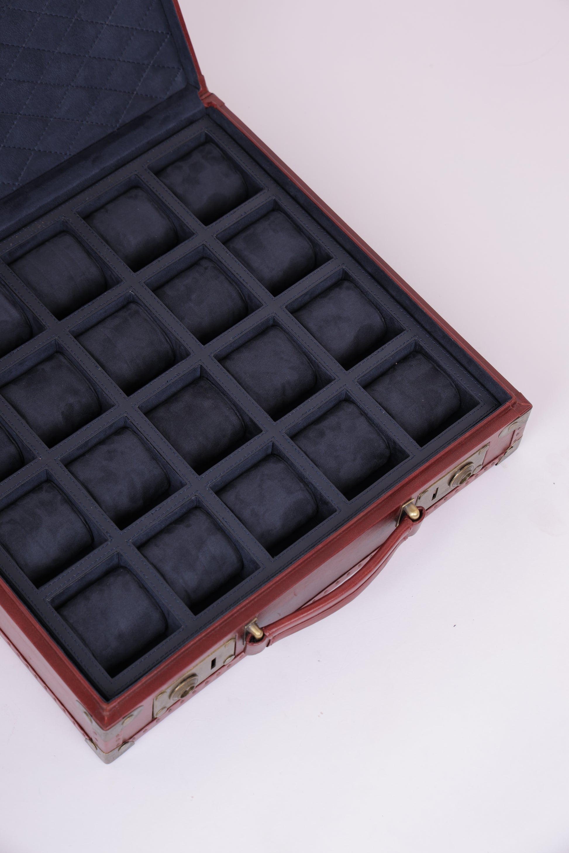 Vintage Leather 20-Slot Watch Storage Case – Collector’s Display Box