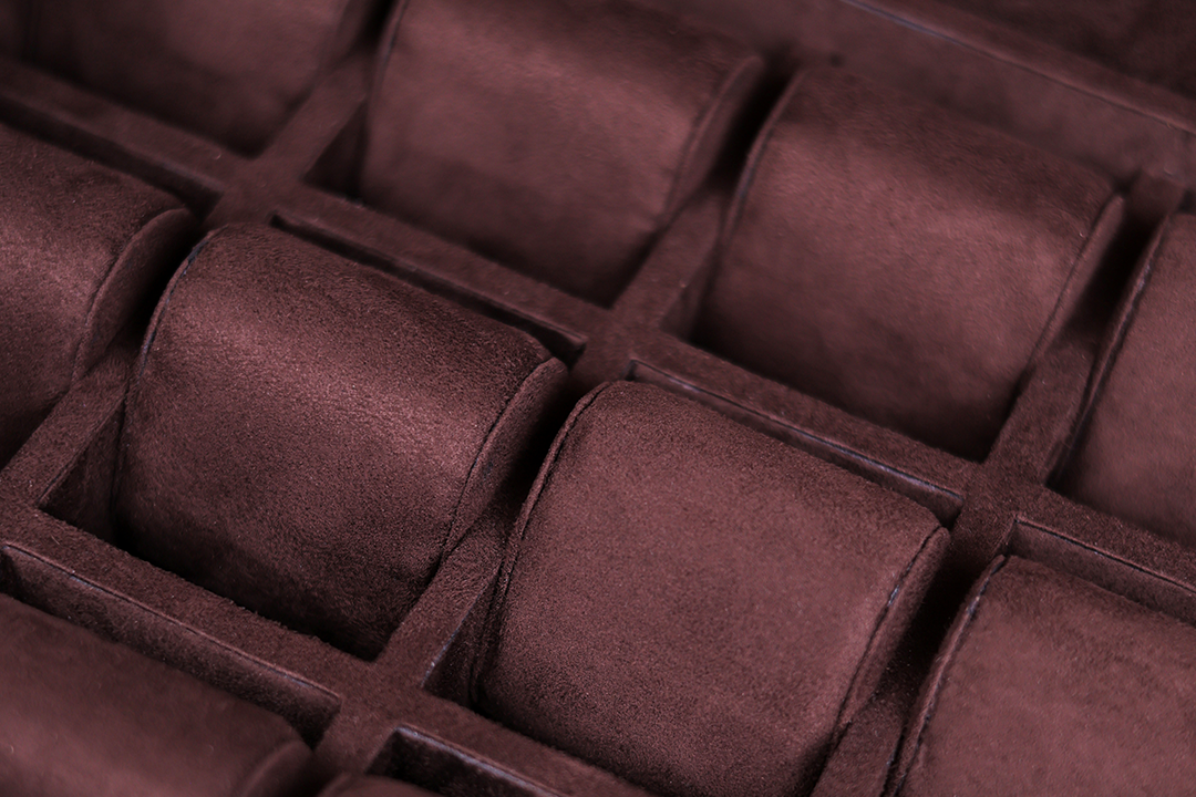 Soft Alcantara internal linings detail