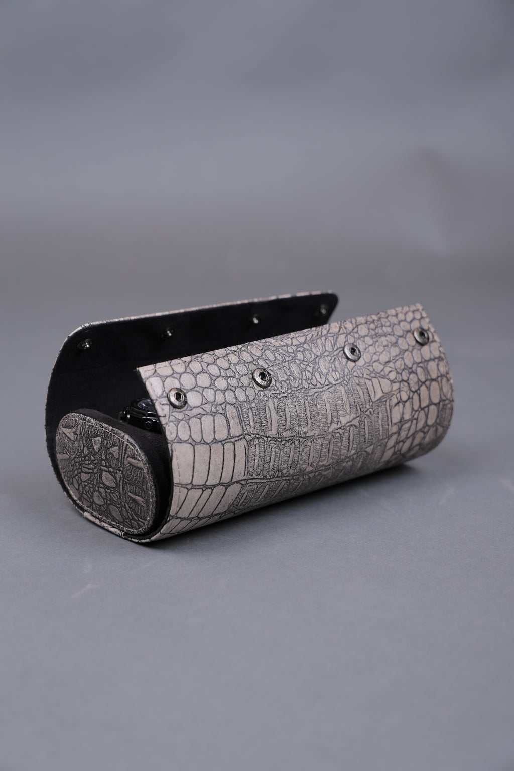 WHITE CRUST EXTERIOR BLACK INTERIOR WATCH ROLL
