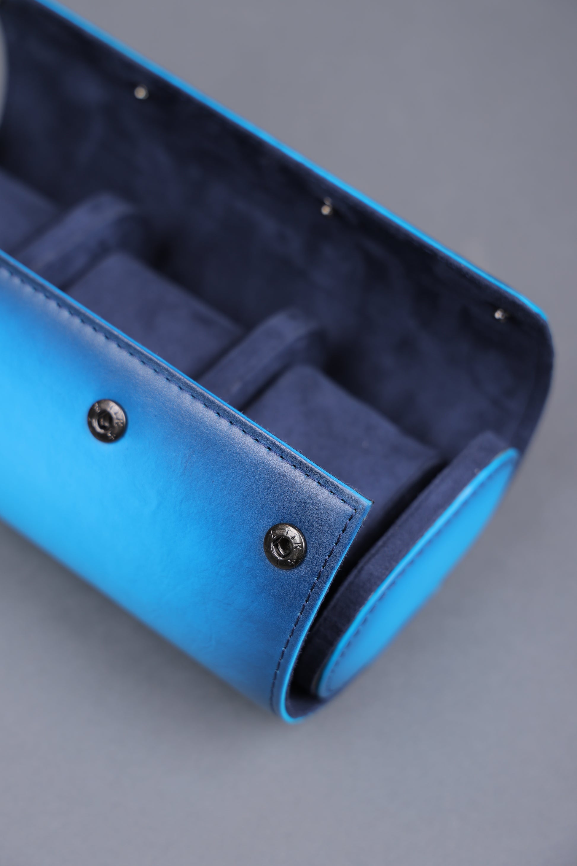 ROYAL BLUE PATINA WATCH ROLL