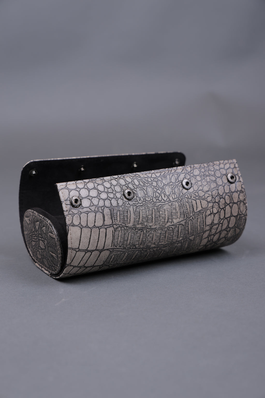 WHITE CRUST EXTERIOR BLACK INTERIOR WATCH ROLL