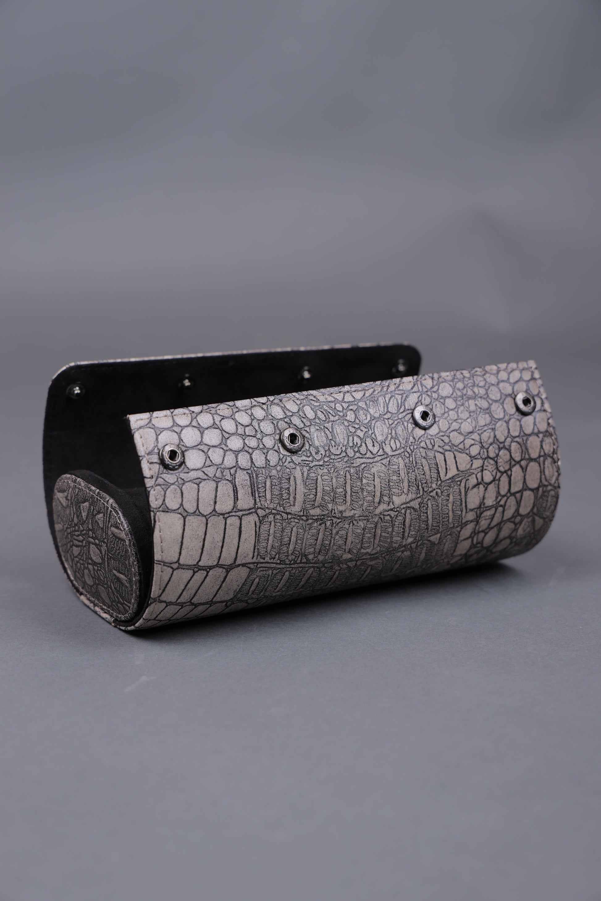 WHITE CRUST EXTERIOR BLACK INTERIOR WATCH ROLL