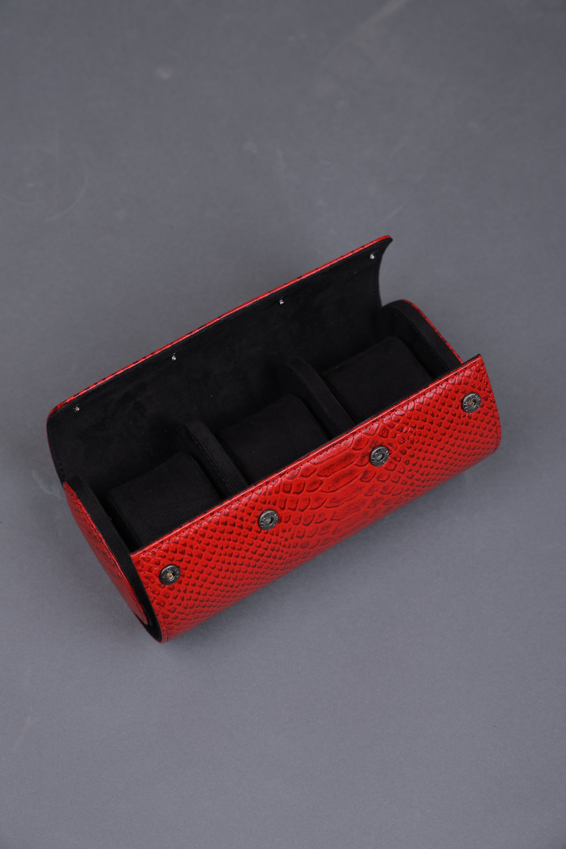 RED CROCO EXTERIOR BLACK INTERIOR WATCH ROLL- 3 SLOT