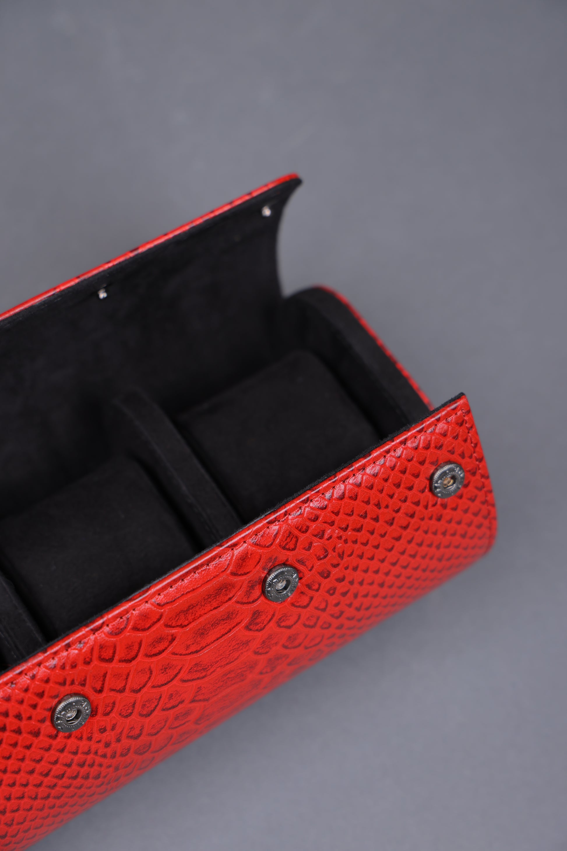 RED CROCO EXTERIOR BLACK INTERIOR WATCH ROLL- 3 SLOT