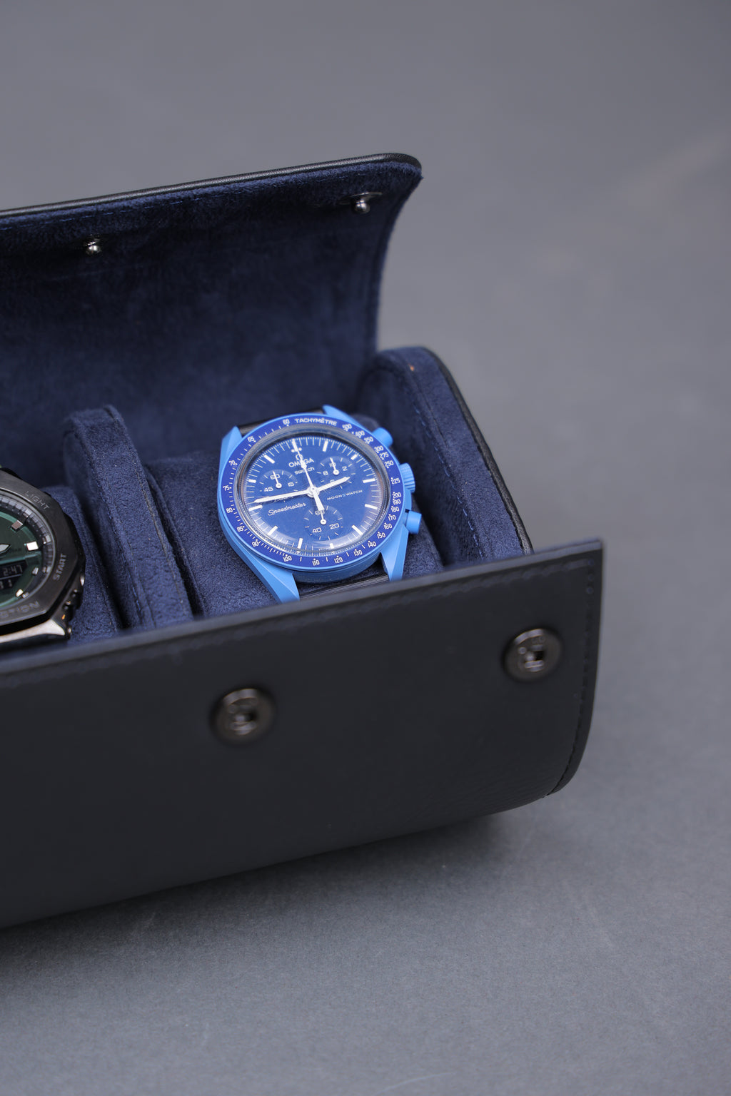 BLACK EXTERIOR AND NAVY SUEDE INTERIOR WATCH ROLL