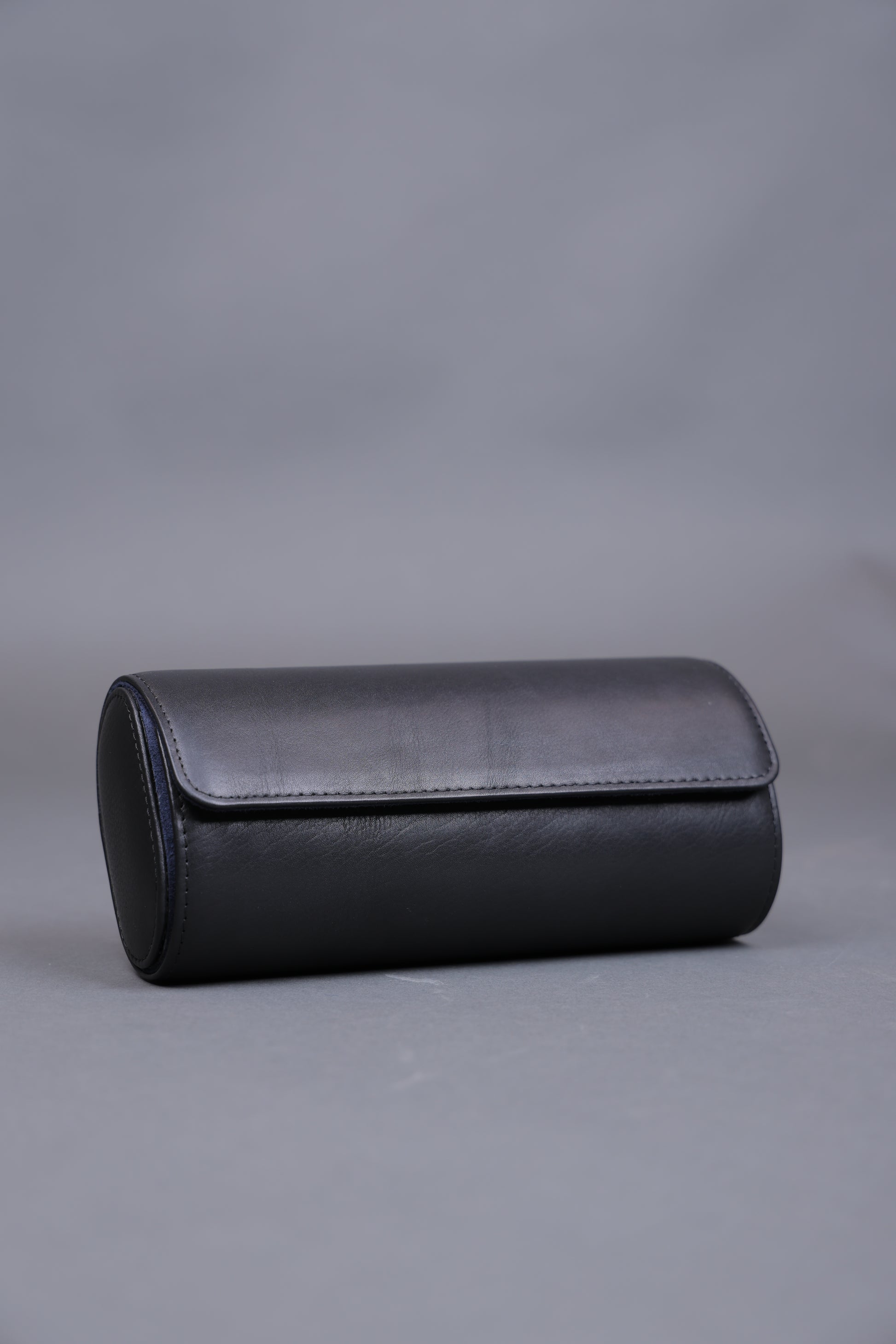 BLACK EXTERIOR AND NAVY SUEDE INTERIOR WATCH ROLL