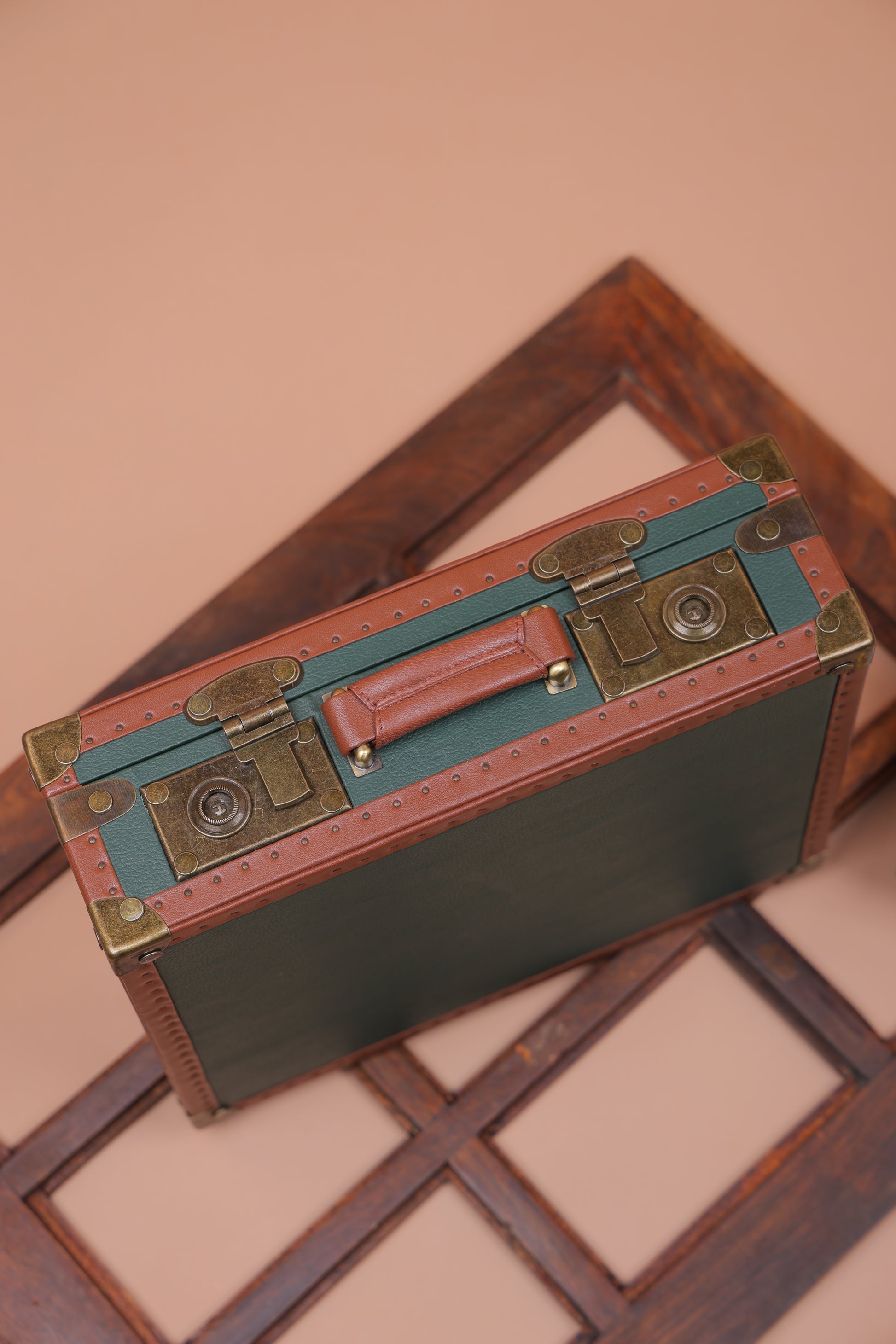 Clocharde Green & Tan Leather Watch Trunk – 12 Slot Luxury Case