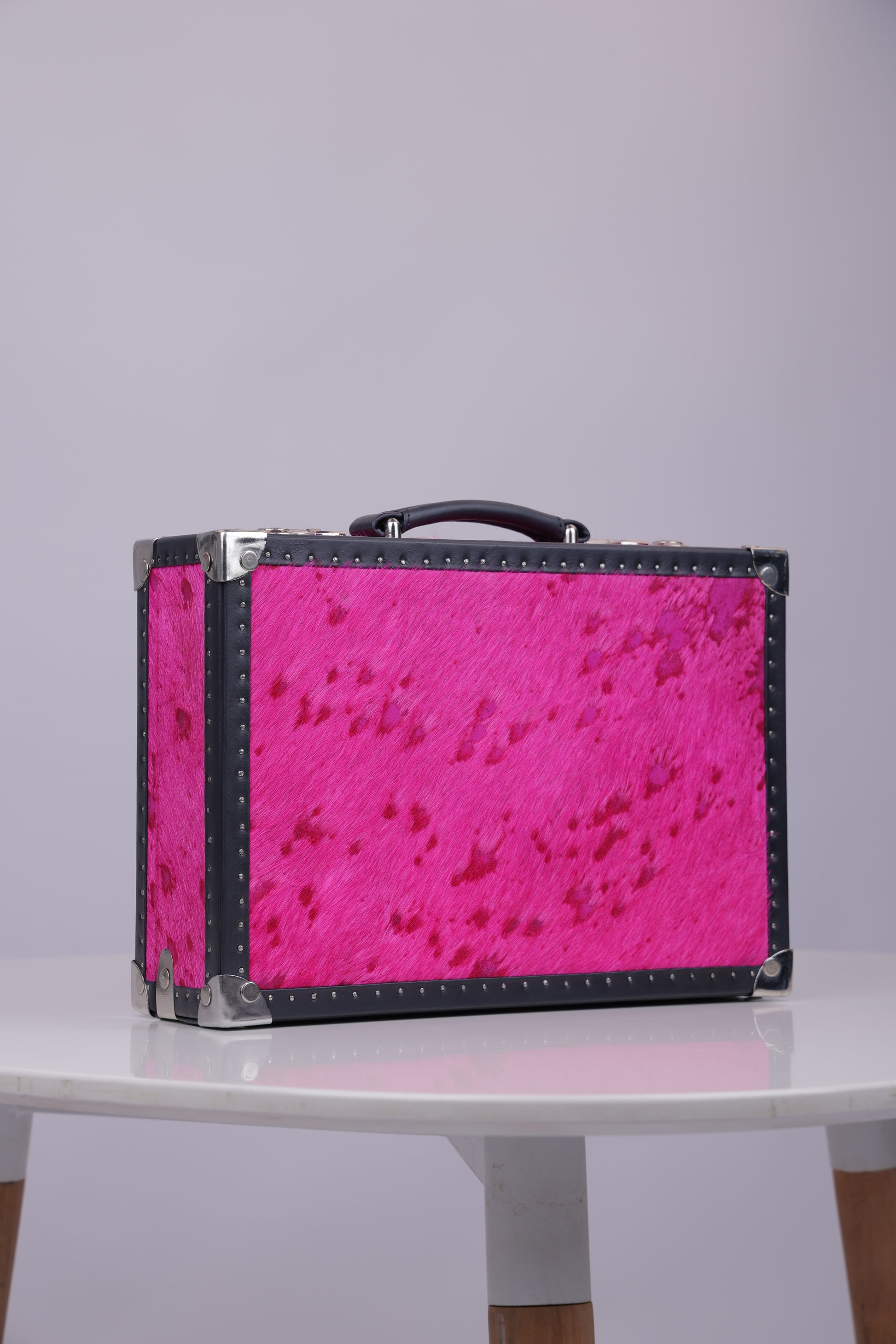 HOT PINK HAIR ON WATCH CASE-8 SLOT