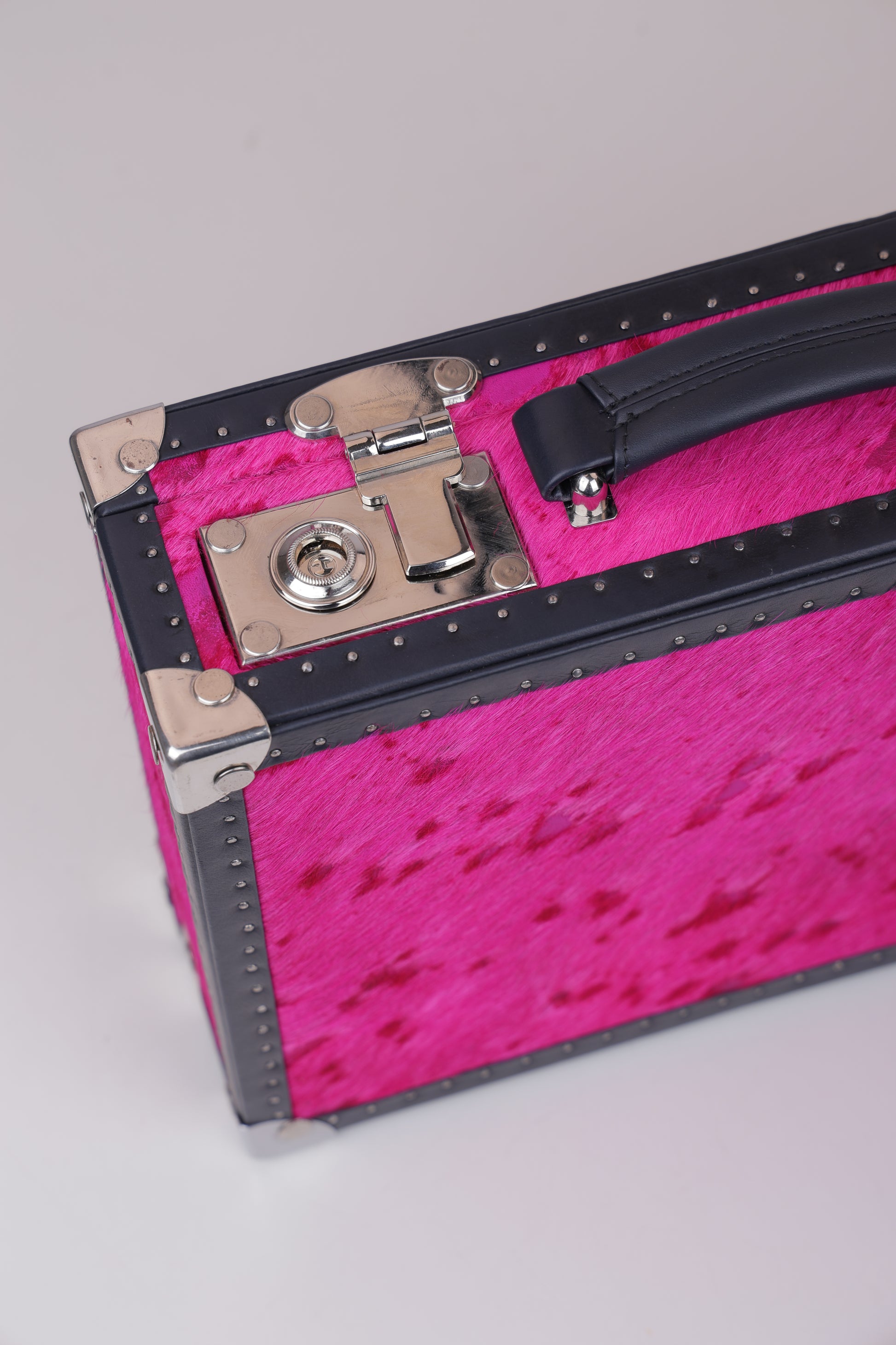 HOT PINK HAIR ON WATCH CASE-8 SLOT