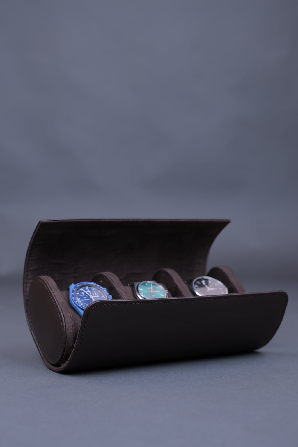 CHOCO EXTERIOR CHOCO INTERIOR WATCH ROLL- 3 SLOT