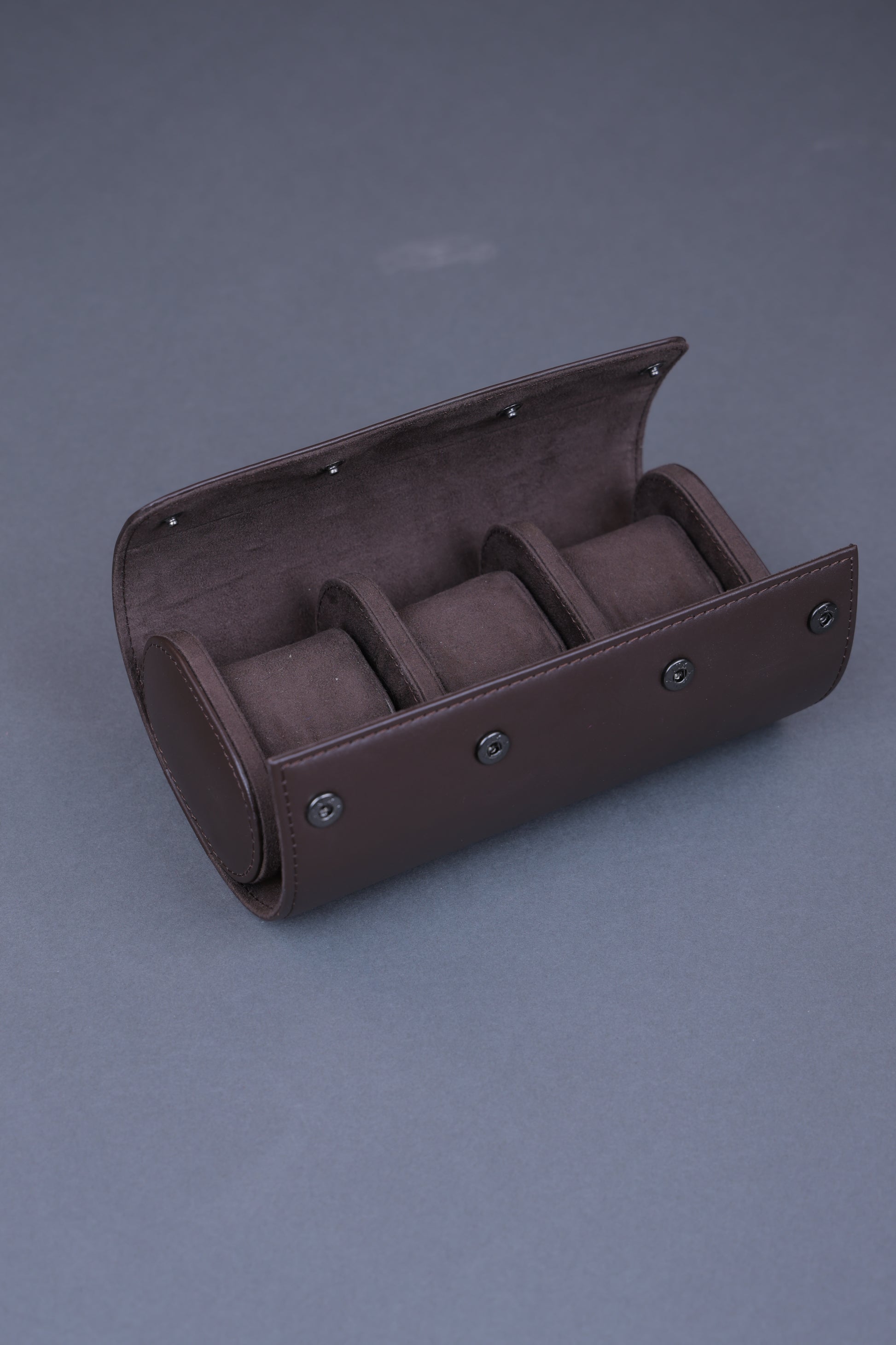 CHOCO EXTERIOR CHOCO INTERIOR WATCH ROLL- 3 SLOT