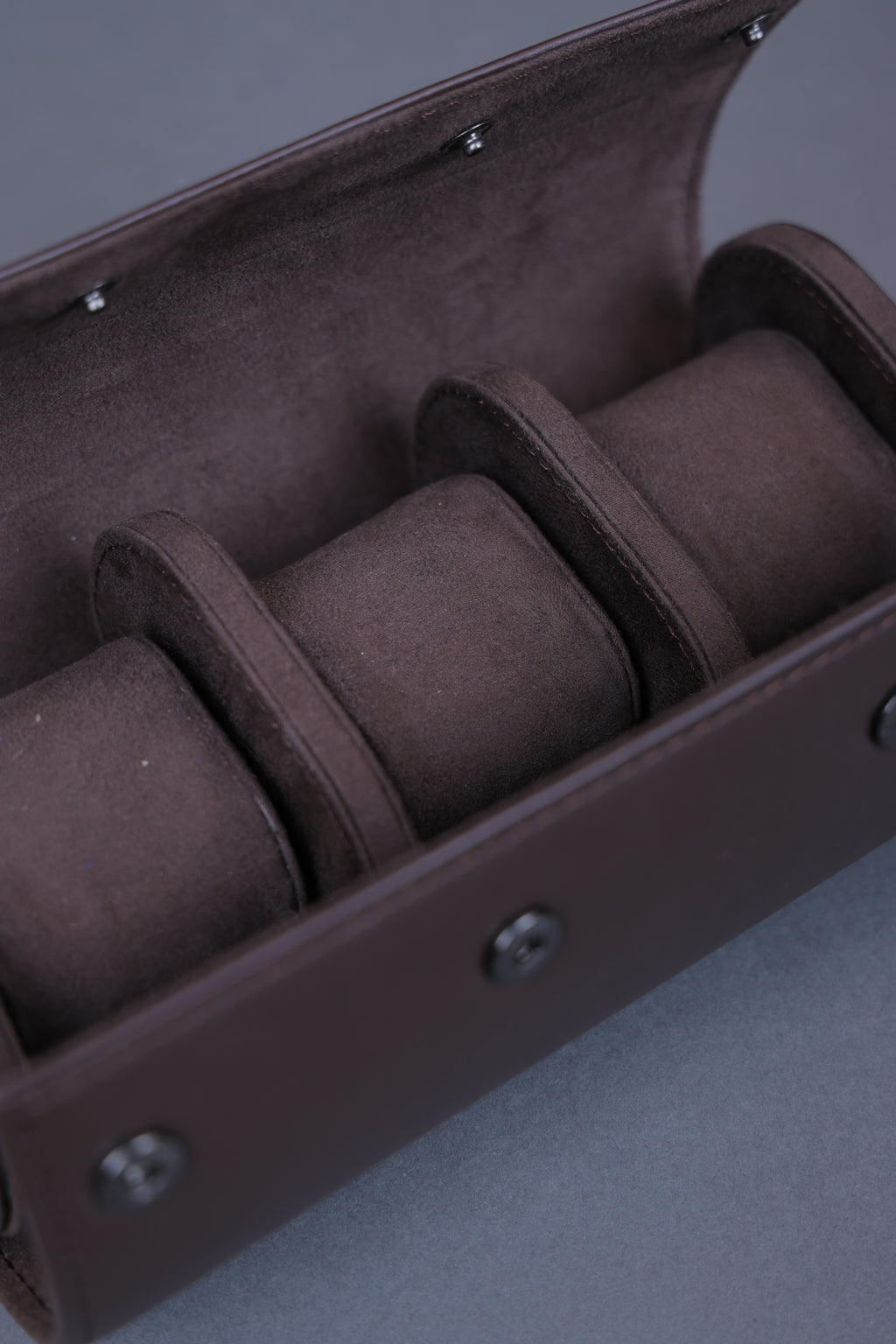 CHOCO EXTERIOR CHOCO INTERIOR WATCH ROLL- 3 SLOT