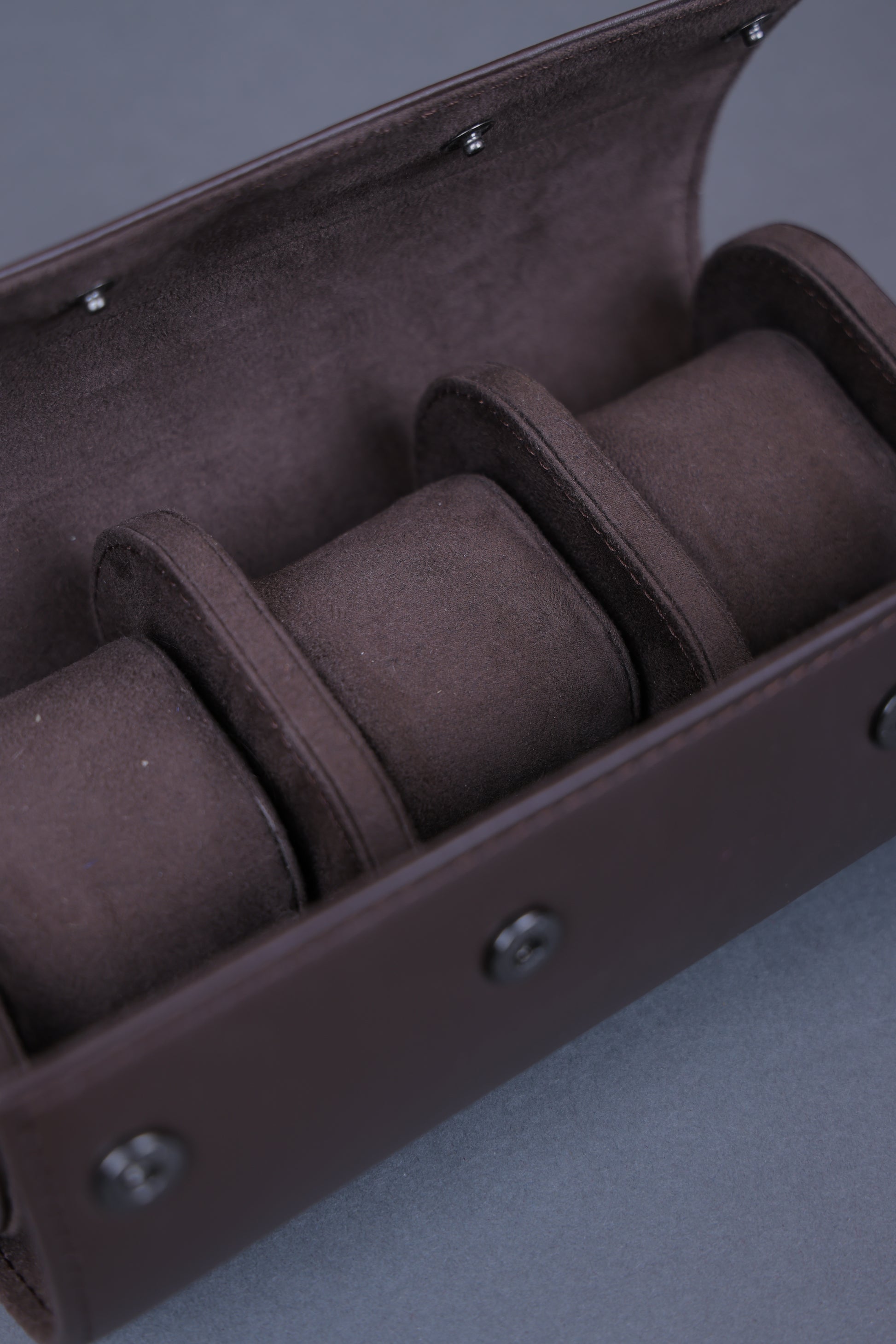 CHOCO EXTERIOR CHOCO INTERIOR WATCH ROLL- 3 SLOT