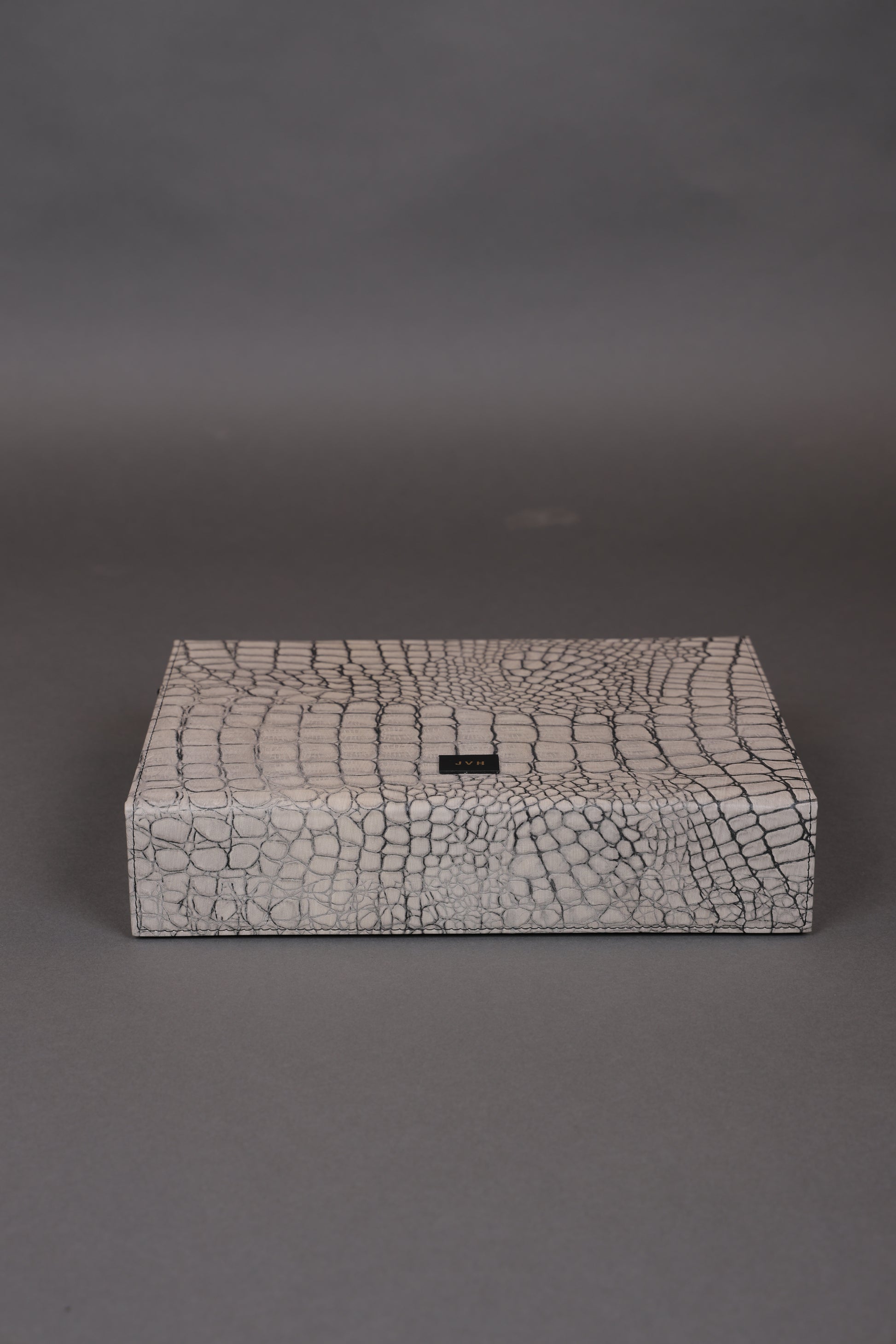 Luxury Croc-Embossed 6-Slot Sunglasses & Eyewear Case – White & Black