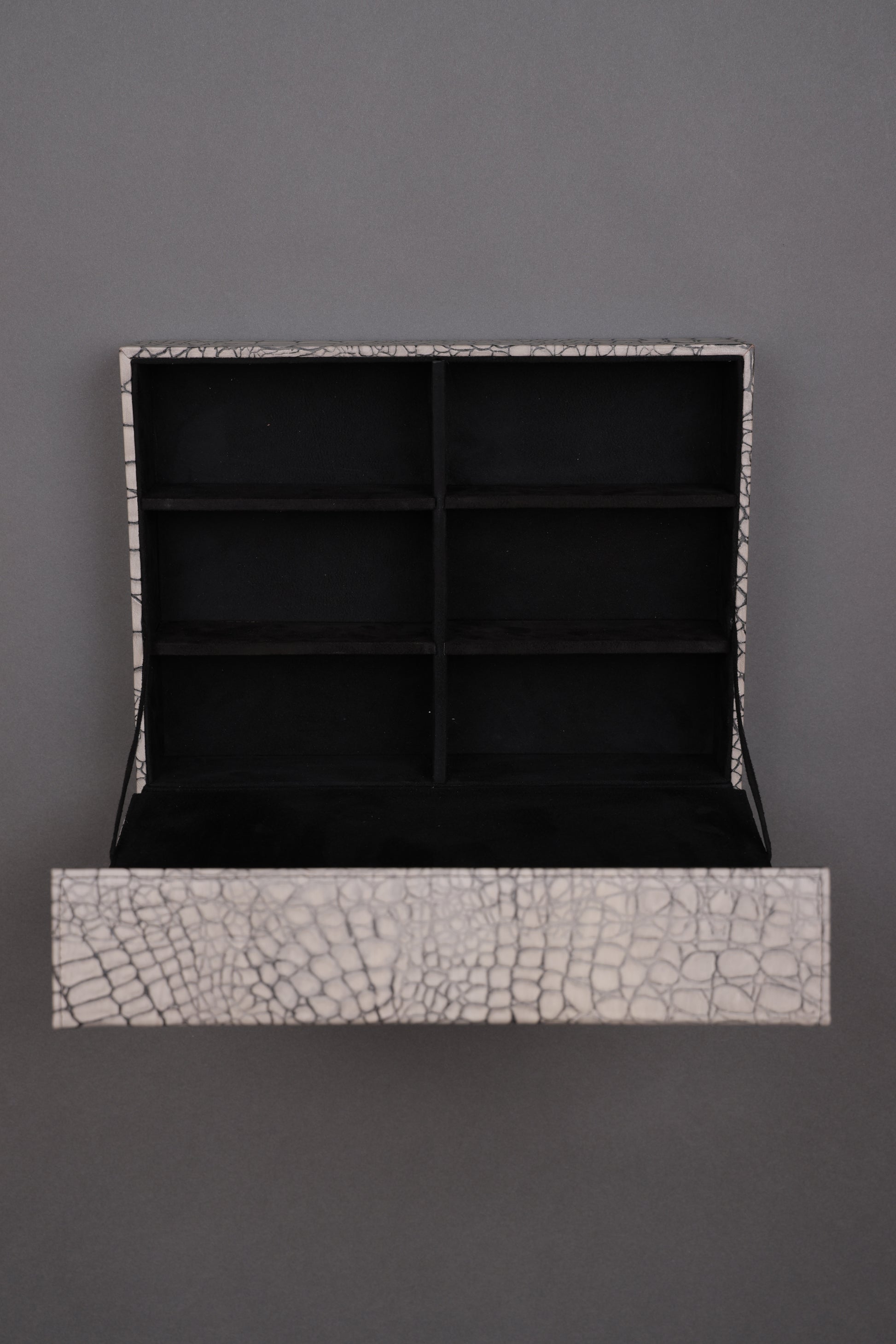 Luxury Croc-Embossed 6-Slot Sunglasses & Eyewear Case – White & Black