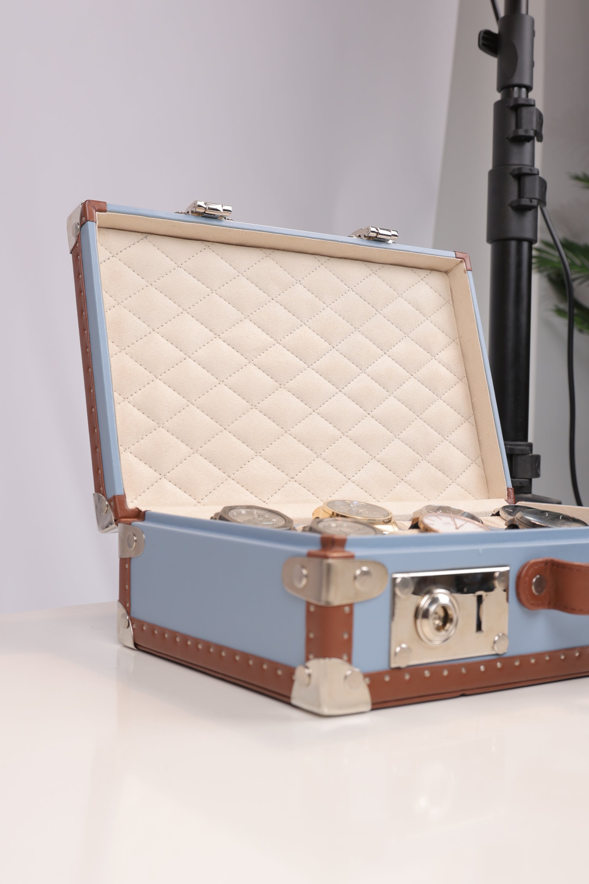 SKY BLUE VINTAGE TRAVEL BOX- 8 SLOTS