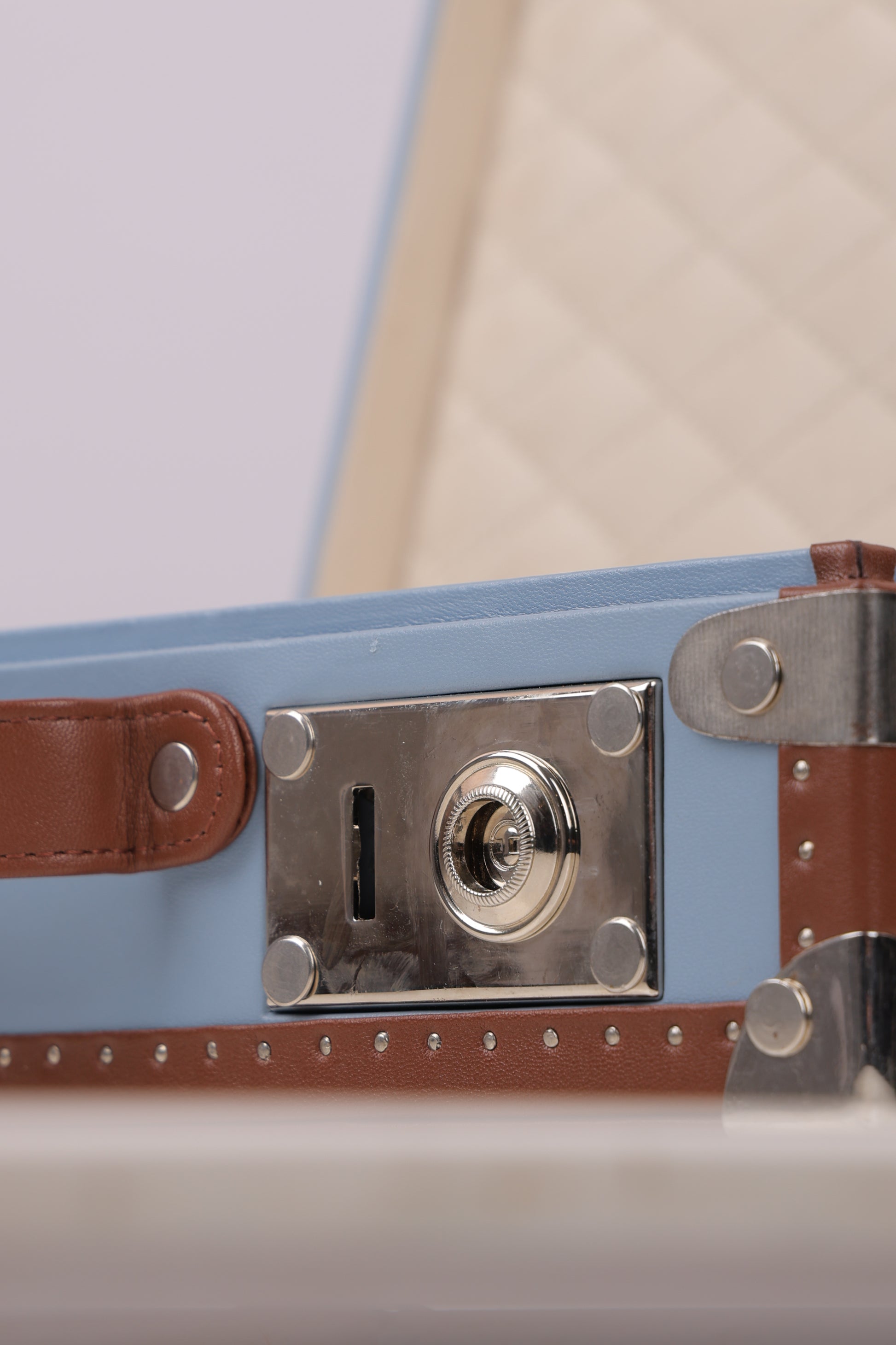 SKY BLUE VINTAGE TRAVEL BOX- 8 SLOTS
