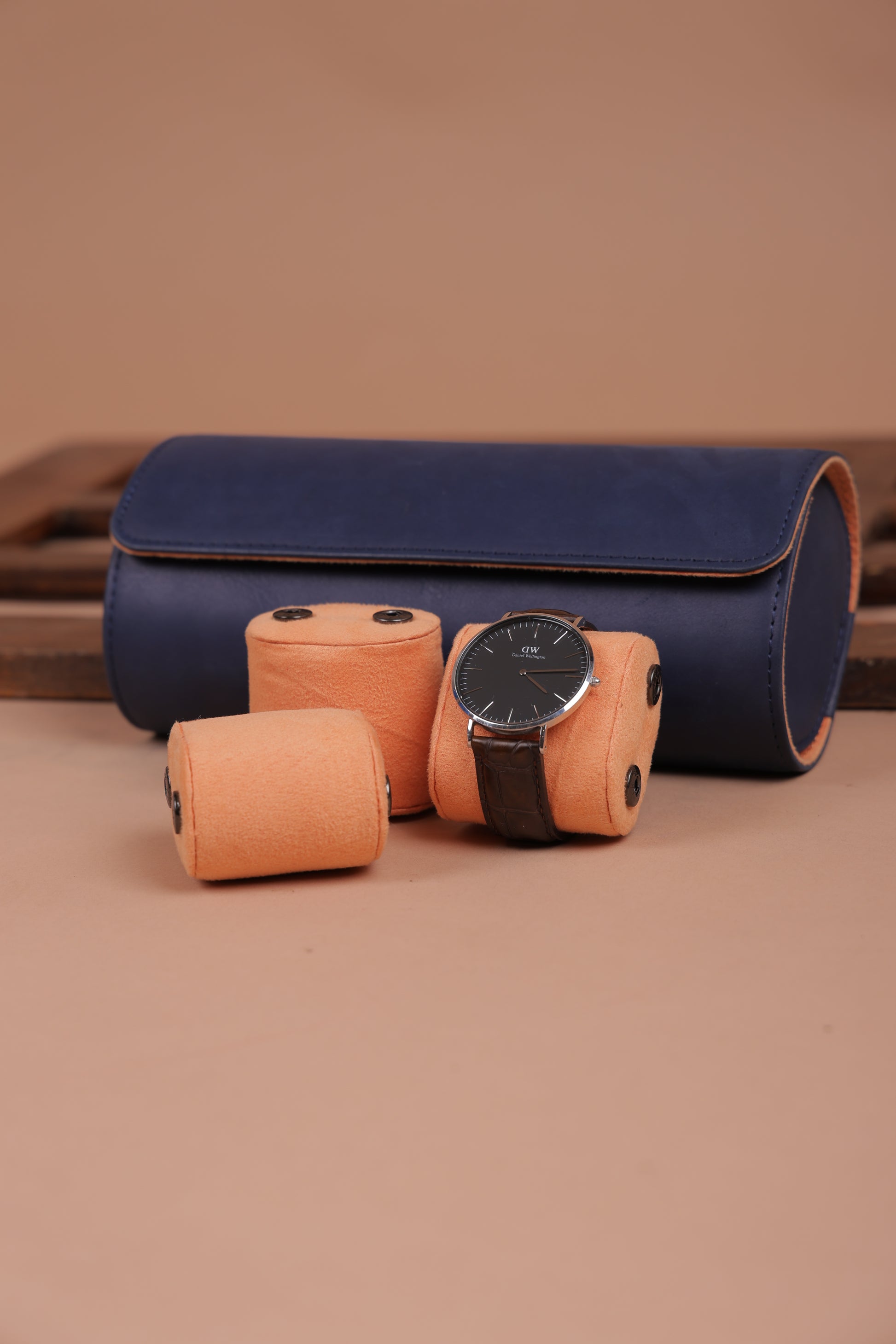 NAVY EXTERIOR ORANGE INTERIOR WATCH ROLL