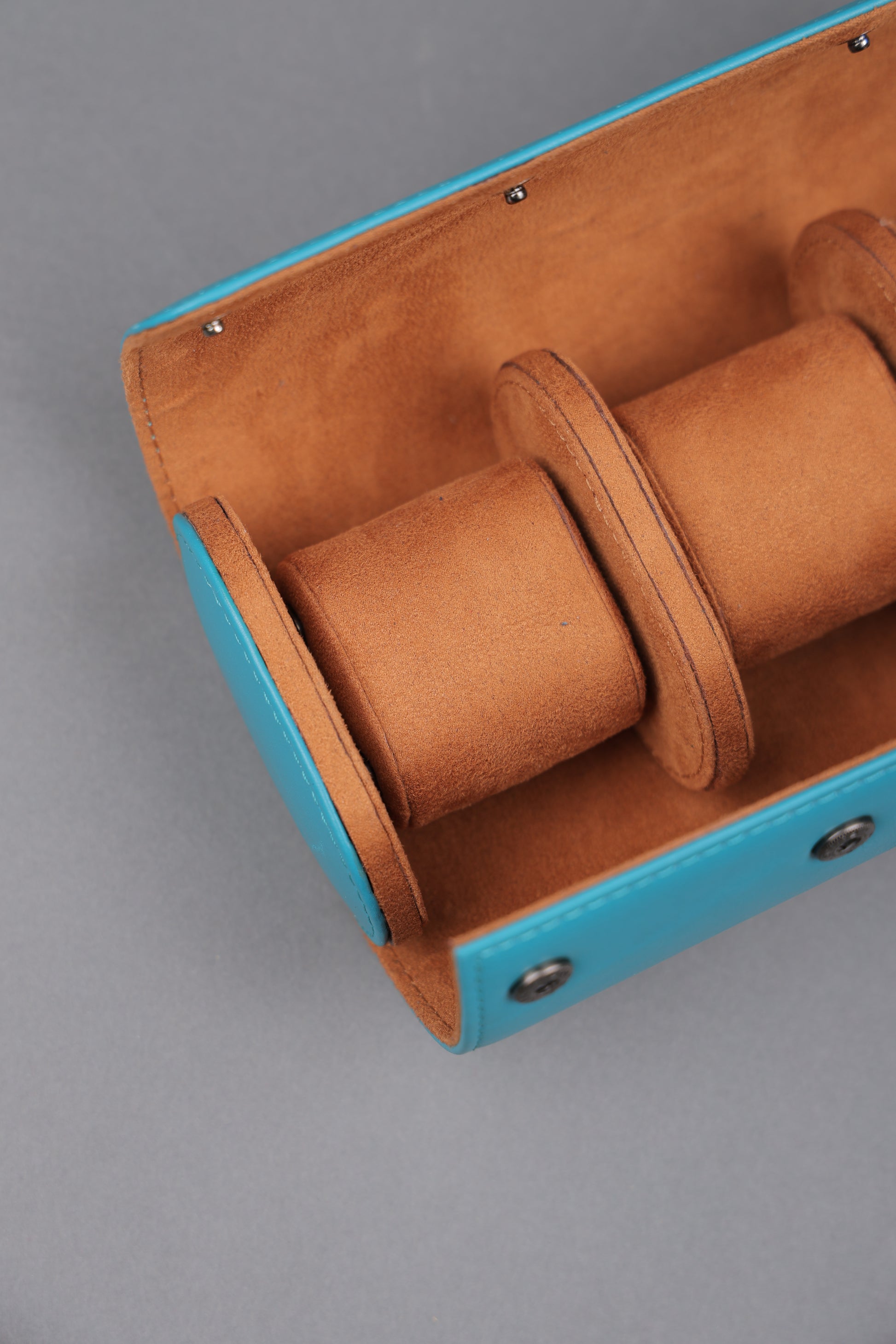 TURQ EXTERIOR AND TAN INTEROR WATCH ROLL- 3 SLOT