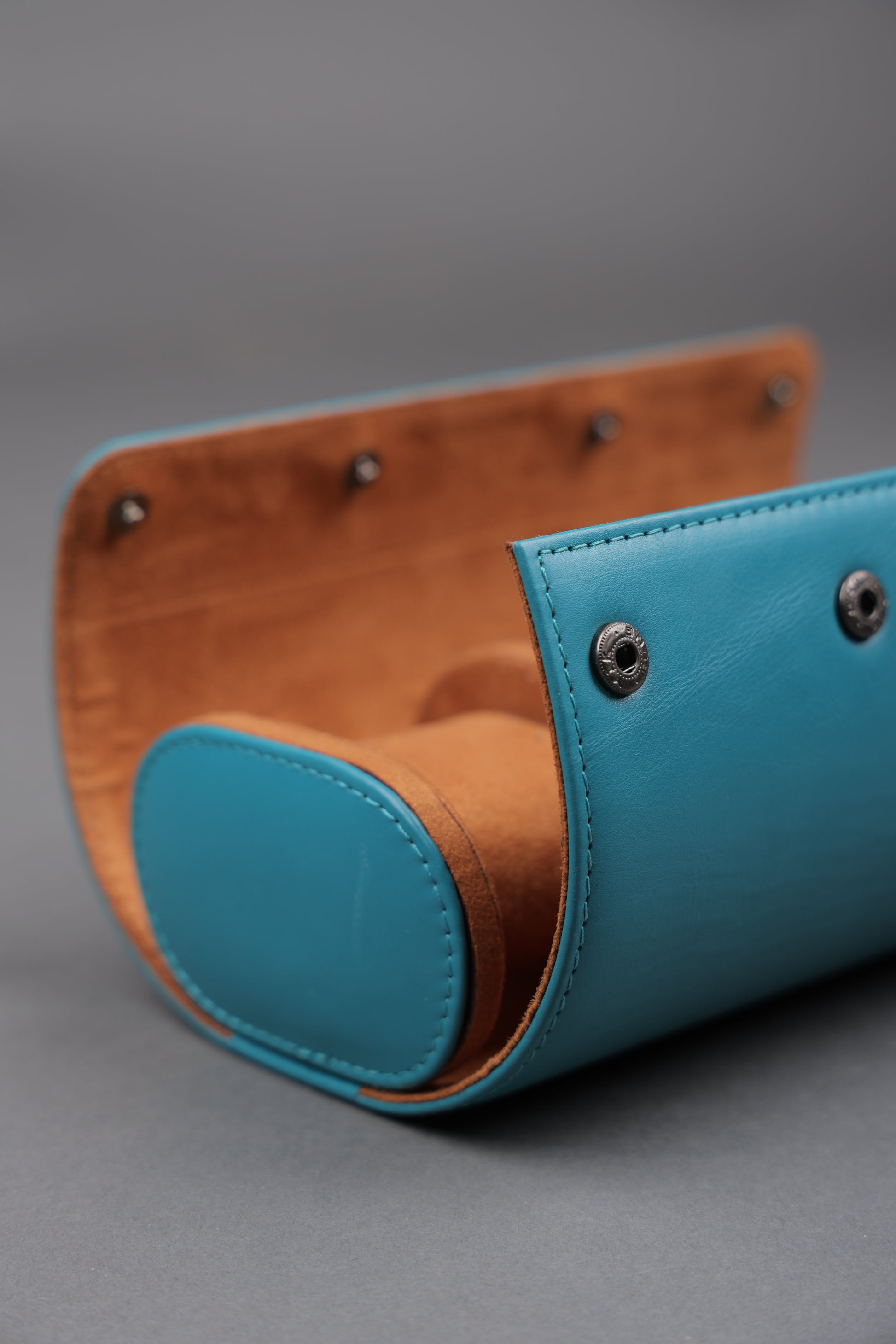 TURQ EXTERIOR AND TAN INTEROR WATCH ROLL- 3 SLOT