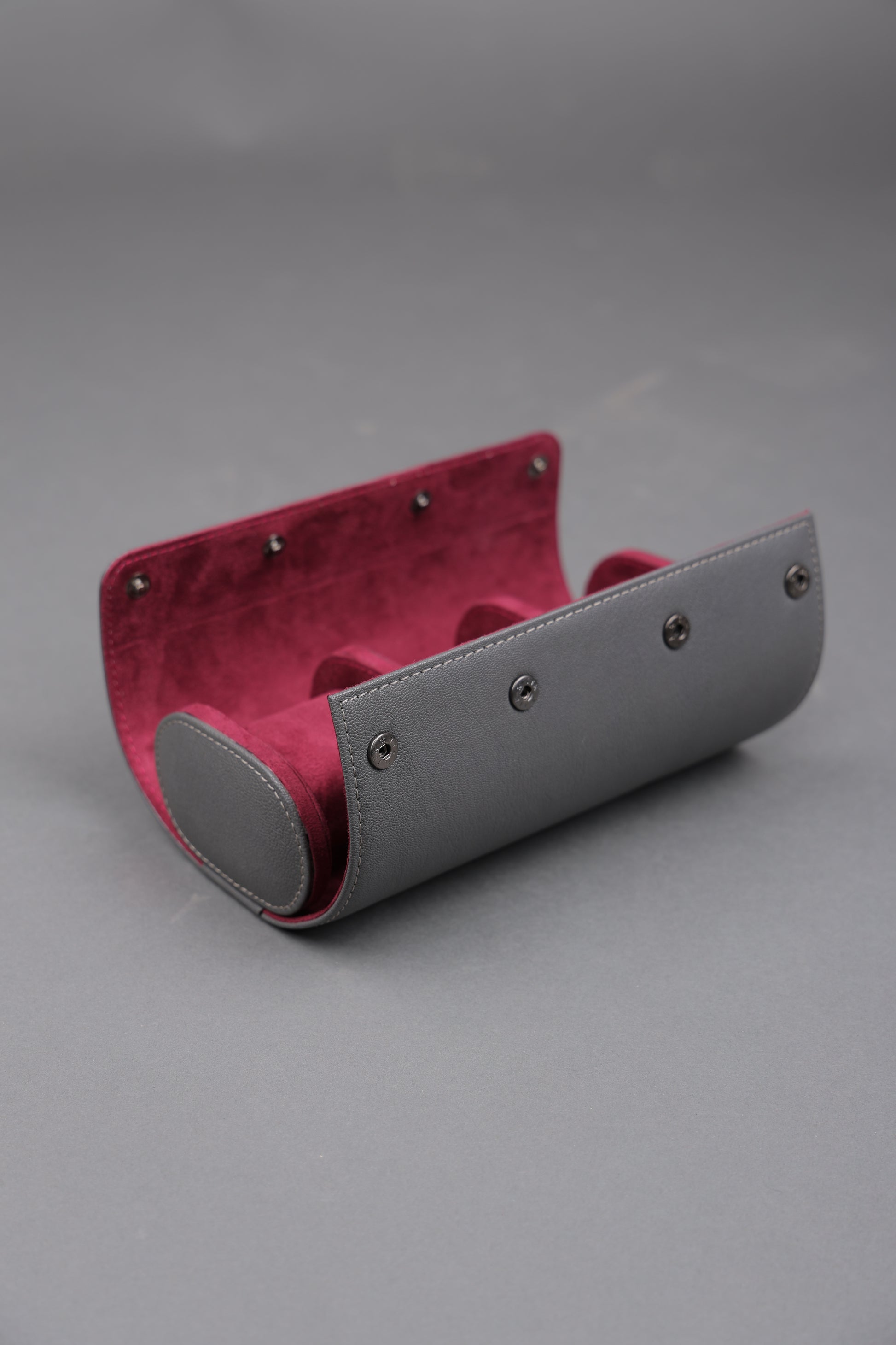 GRAY EXTERIOR CHERRY INTERIOR WATCH ROLL- 3 SLOT