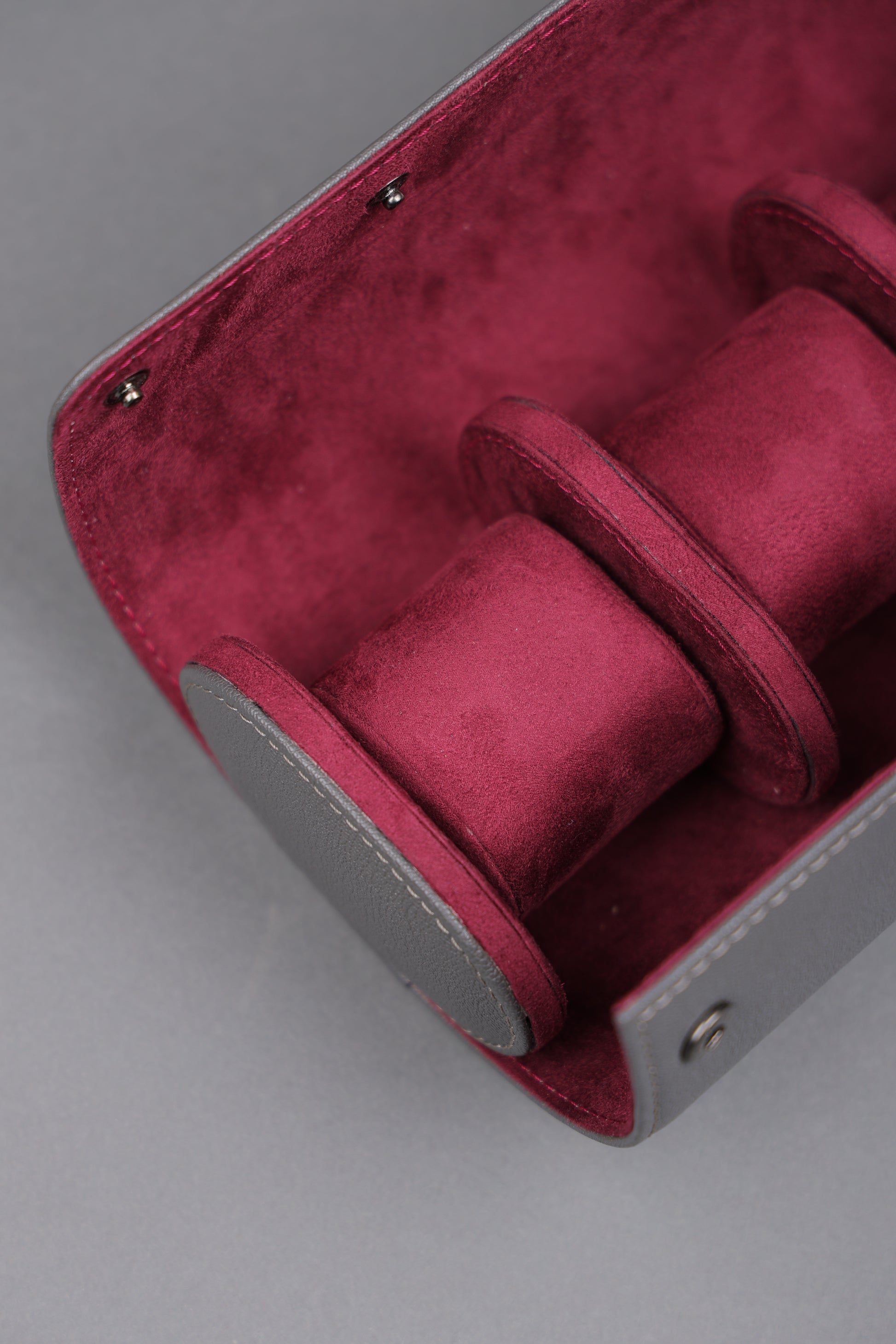 GRAY EXTERIOR CHERRY INTERIOR WATCH ROLL- 3 SLOT