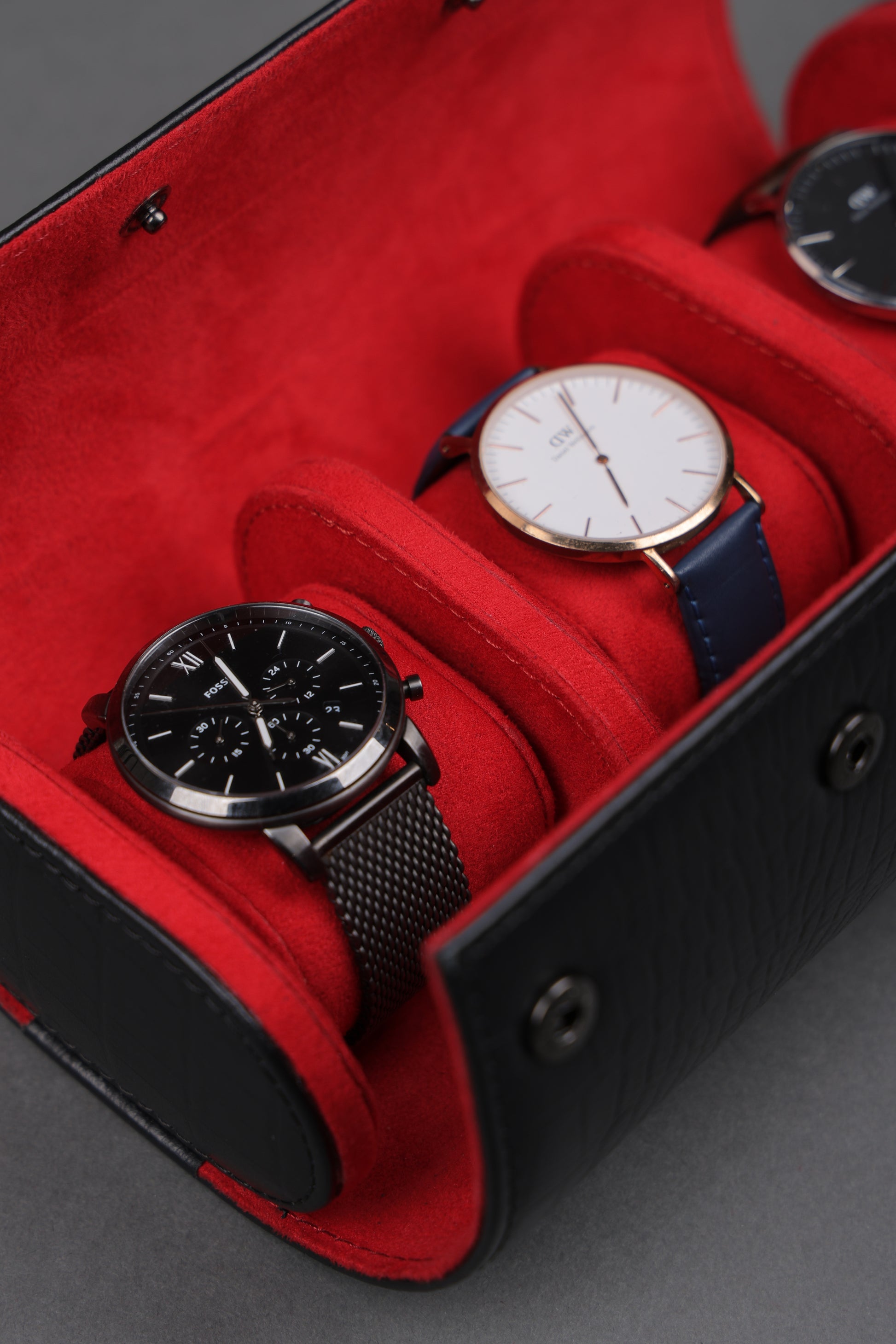 Noir Rouge Watch Roll