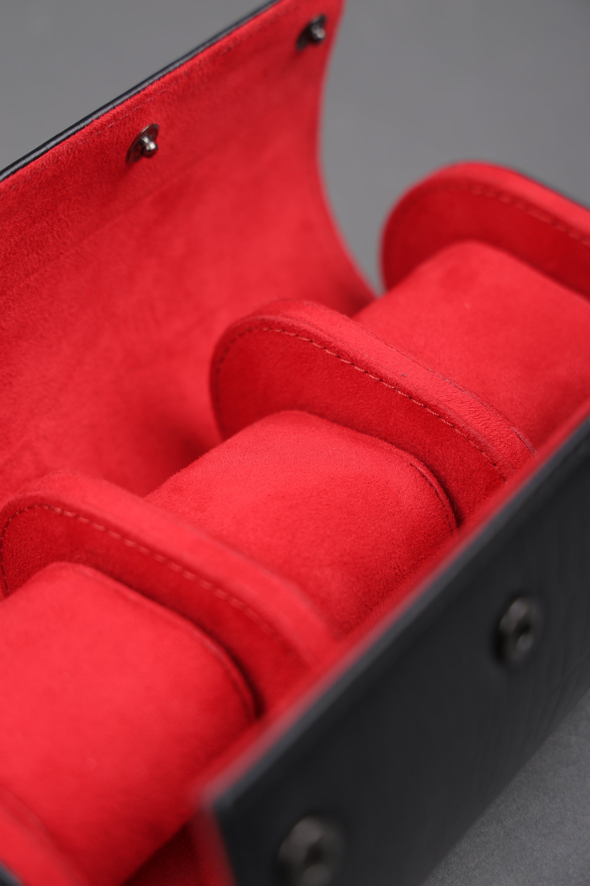 Noir Rouge Watch Roll