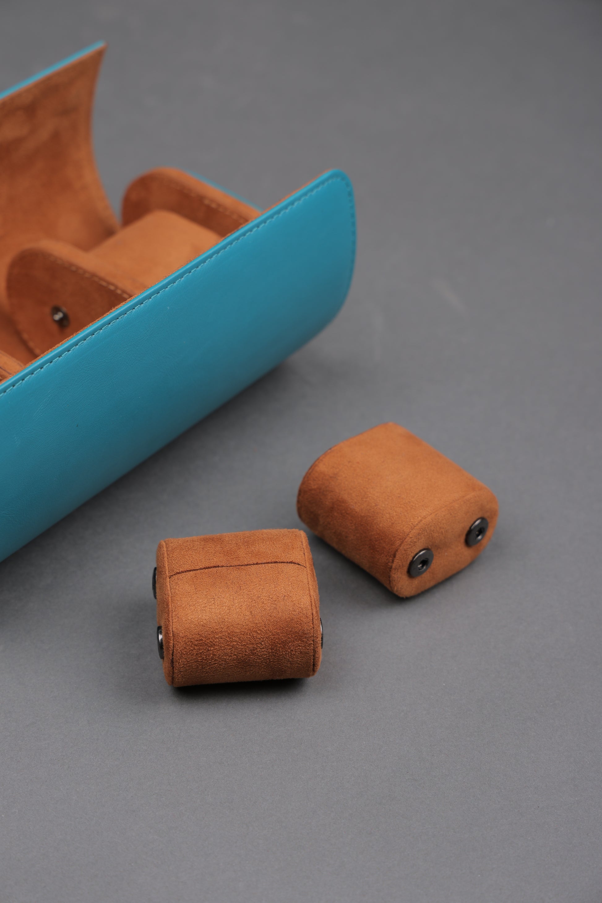 TURQ EXTERIOR AND TAN INTEROR WATCH ROLL- 3 SLOT