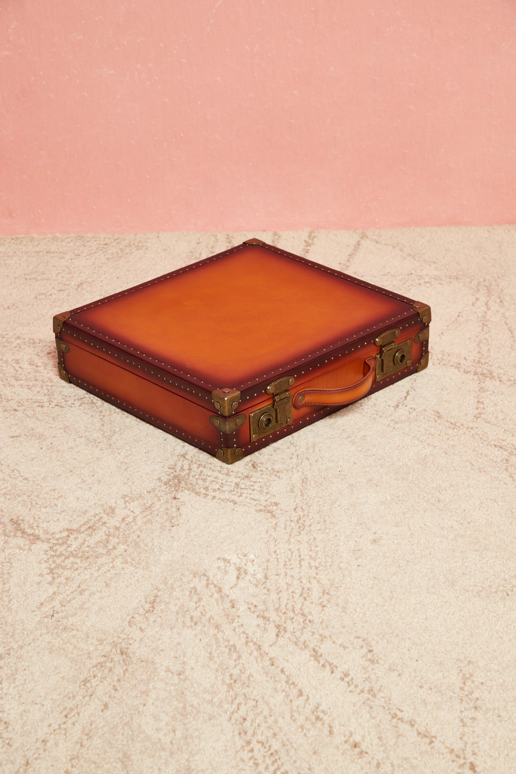 Tobacco Patina Leather Trunk – Hand-Dyed Collector’s Case-20 slots