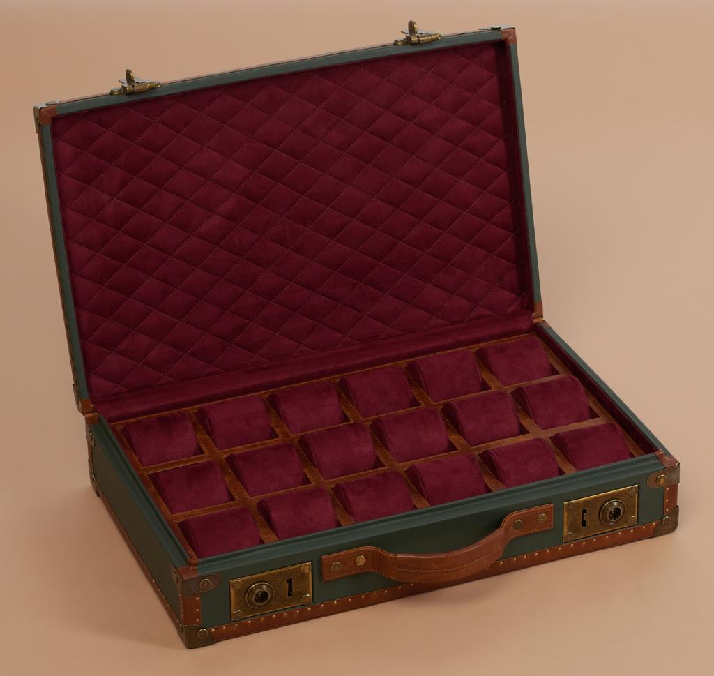 FOREST GREEN AND MAROON INTERIOR WATCH CASE-18 SLOTS