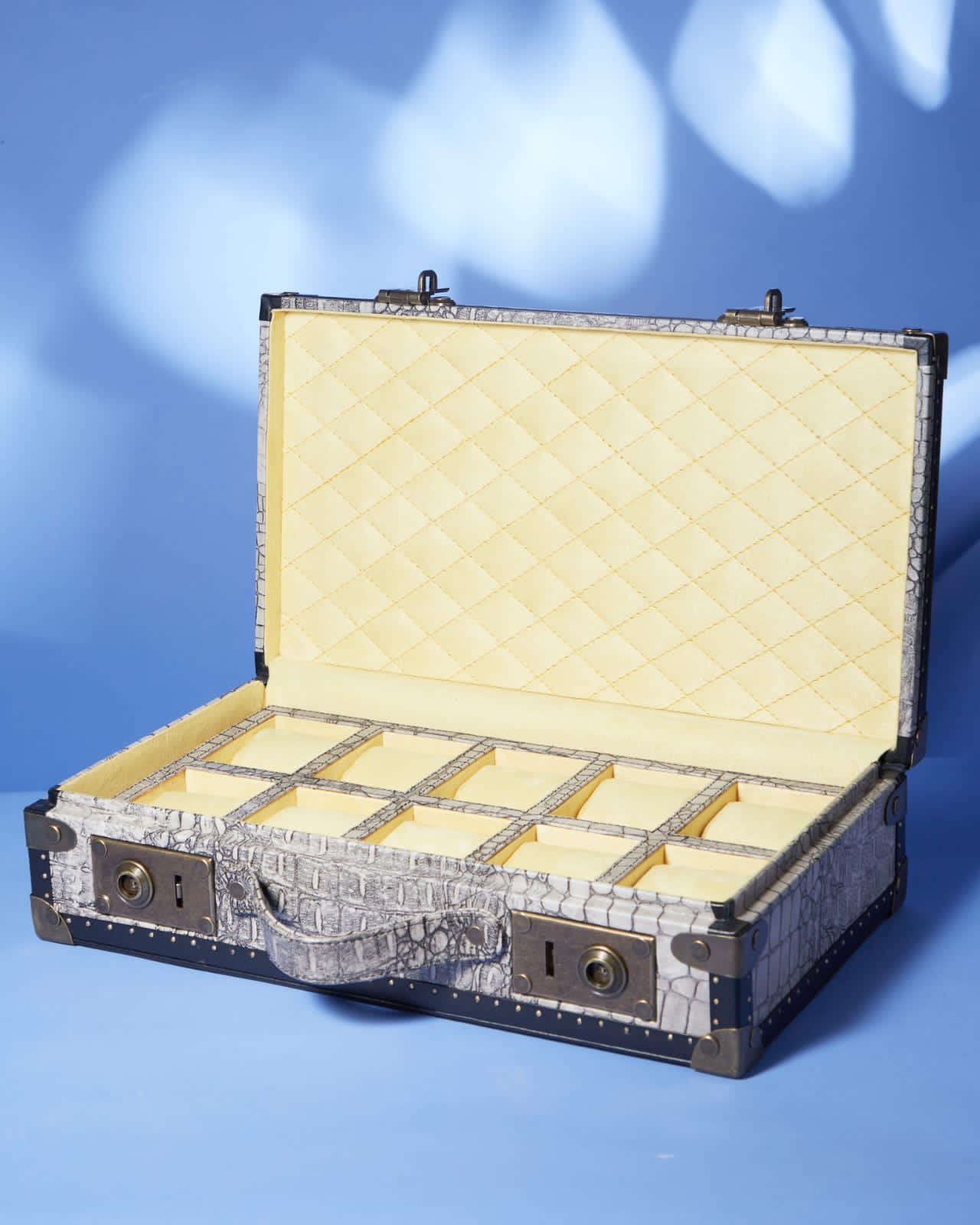 WHITE CRUST LEATHER WITH YELLOW INTERIOR-10 SLOT