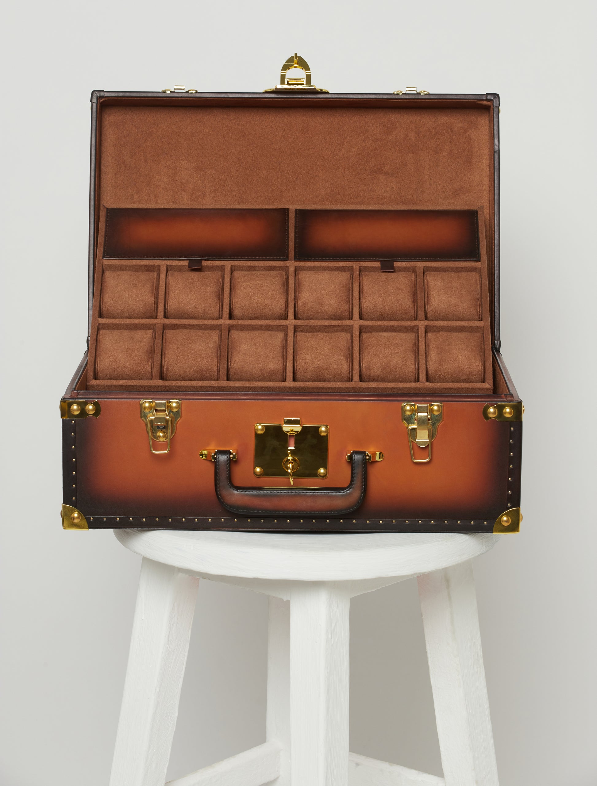 Heritage Leather Watch Trunk – Dual Tray Patina Case with 30 Watch Slots & Accessory Storage