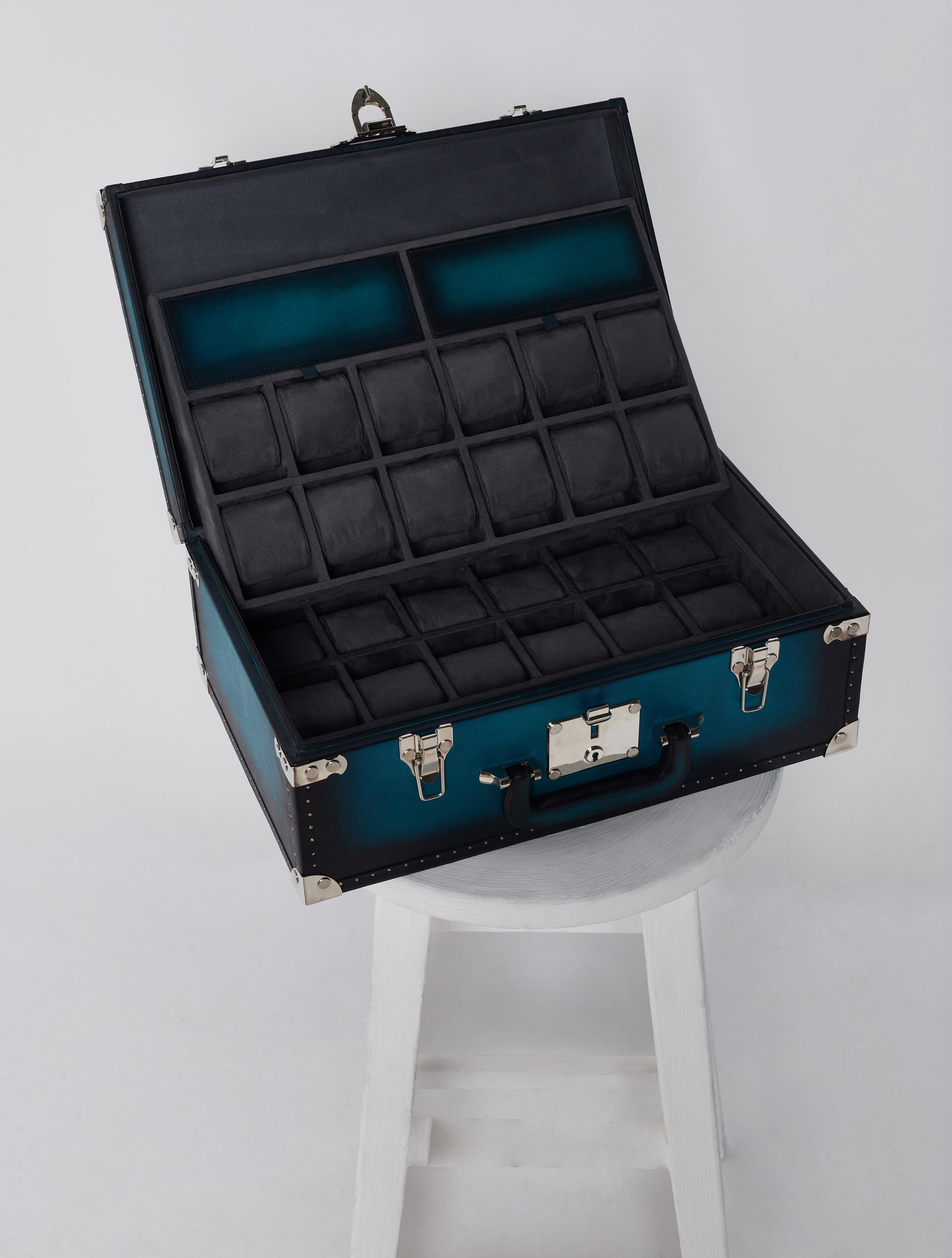 Ocean Patina Leather Watch Trunk – 30 Slot Collector’s Dual Tray Case with Nickel Hardware
